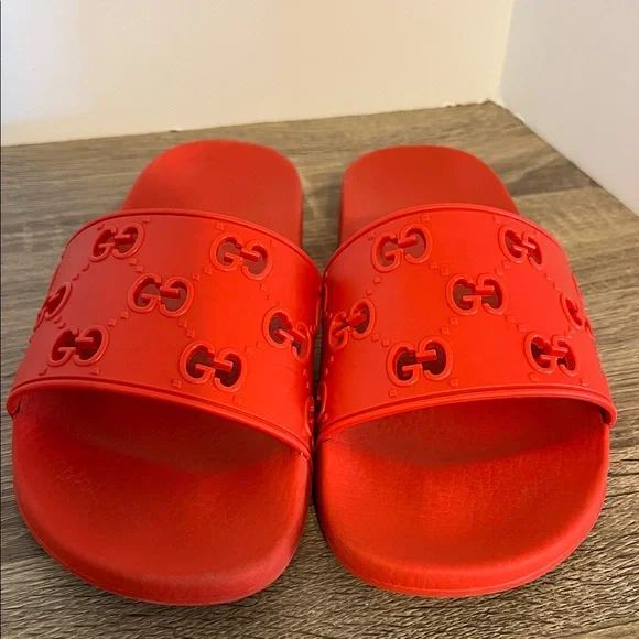 Gucci mens Vibrant Red Rubber Slide Sandals - Picture 2 of 10